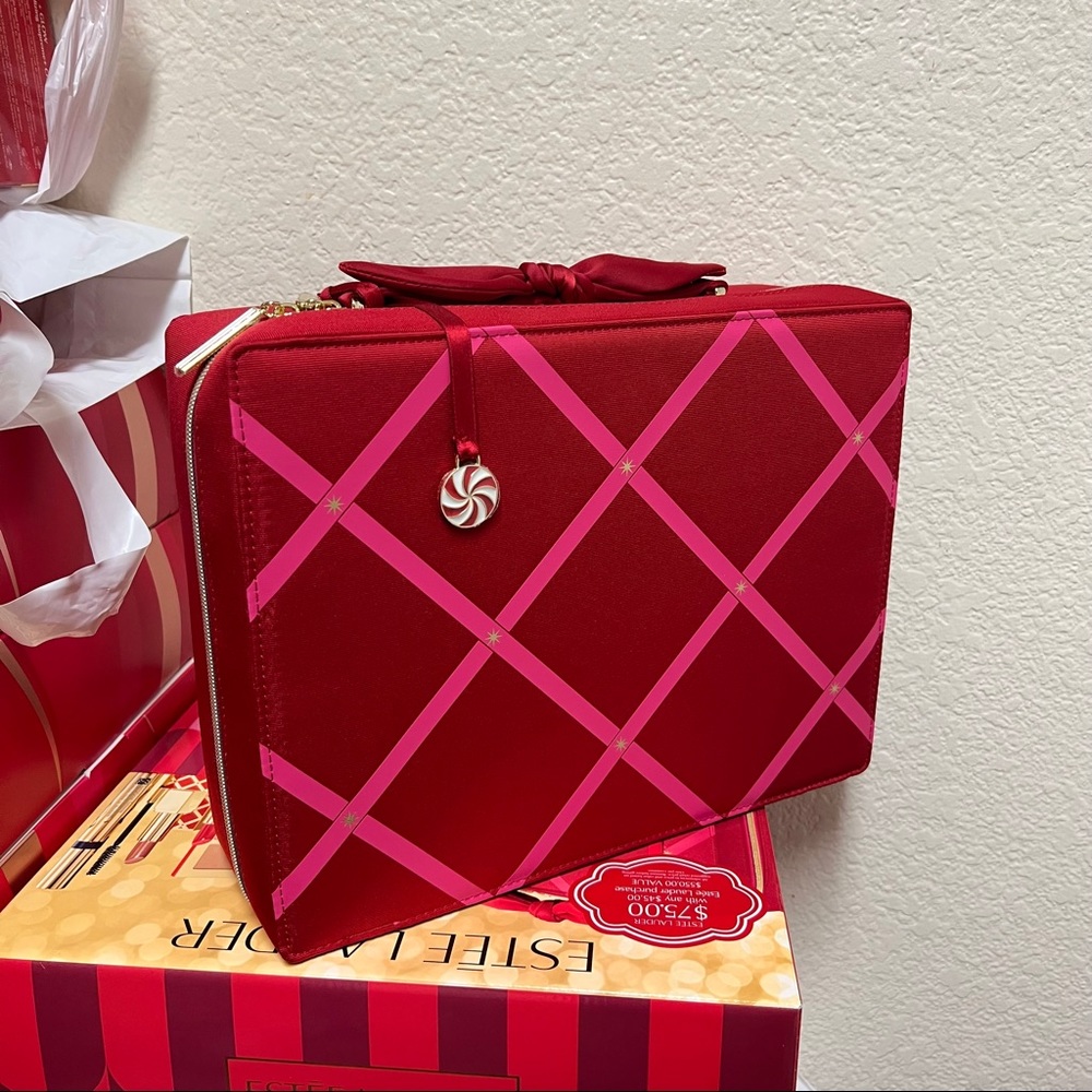 Estée Lauder cosmetic bag